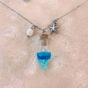 NEW 🏖️🌊 SEA WATER & BEACH SAND CORK BOTTLE, STARFISH, PEARL CHARMS NECKLACE